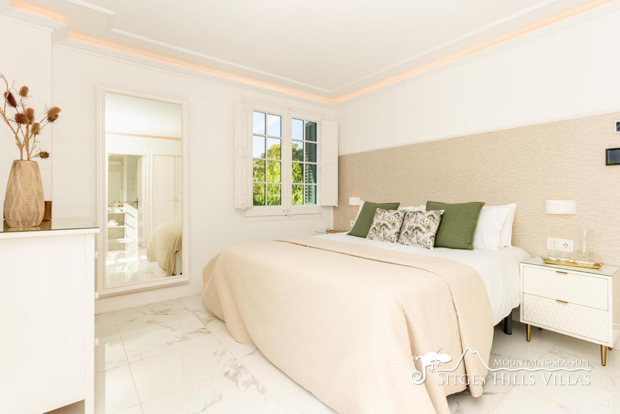 Villa De Leones In Heart Of By And Town With A/c And Games Sitges